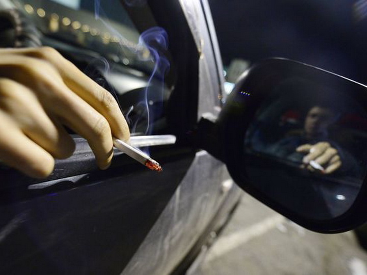 В Азербайджане вступил в силу запрет о курении в автобусах и такси