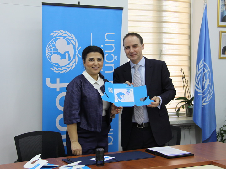 В честь 25-летия сотрудничества Азербайджана с UNICEF выпущена памятная марка – ФОТО