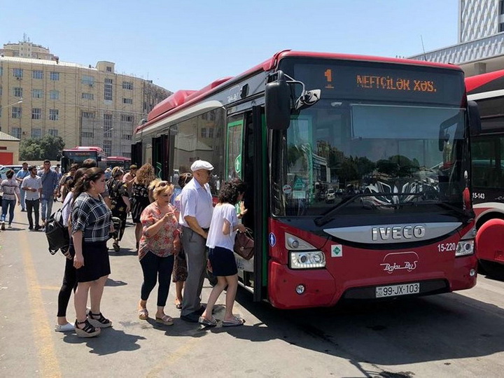Водителям автобусов BakuBus повысили зарплату