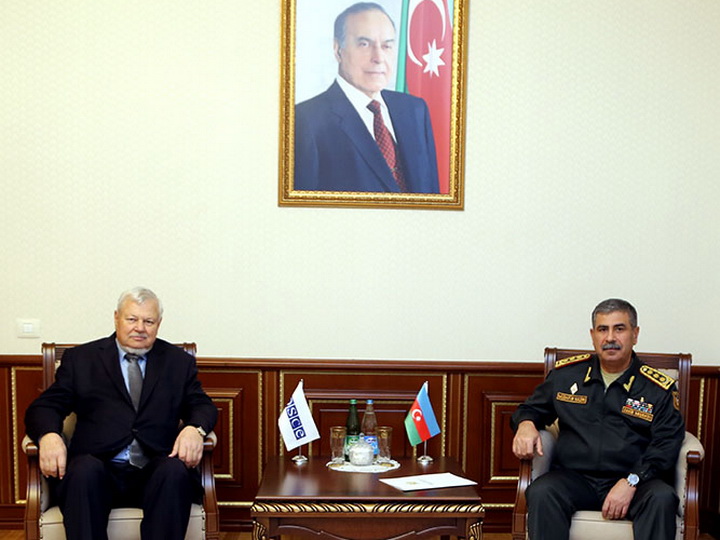 Министр обороны АР встретился с личным представителем действующего председателя ОБСЕ