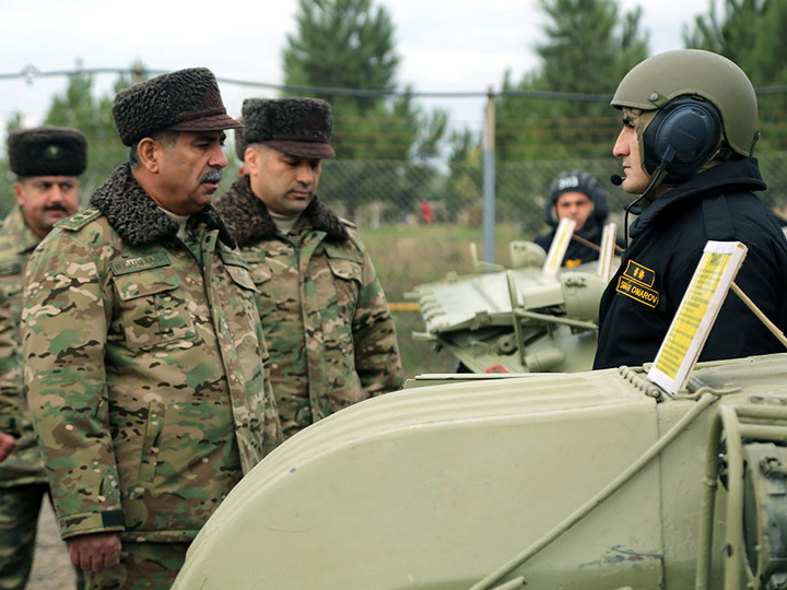 Закир Гасанов проверил боеготовность бронетехники в прифронтовой зоне – ФОТО