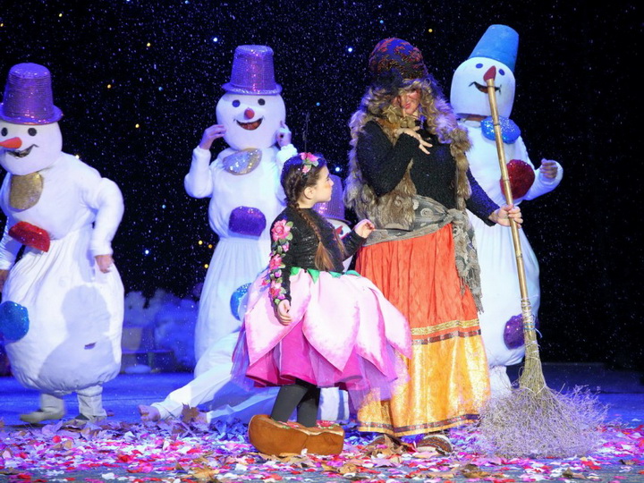 Культурный центр СГБ впервые показал детский спектакль «Ненастоящий Дед Мороз для Тык-тык ханым» в Сумгайыте - ФОТО