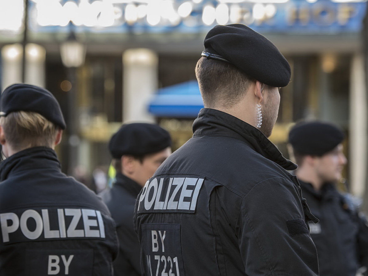 В Германии беженец из Афганистана напал с ножом на беременную женщину