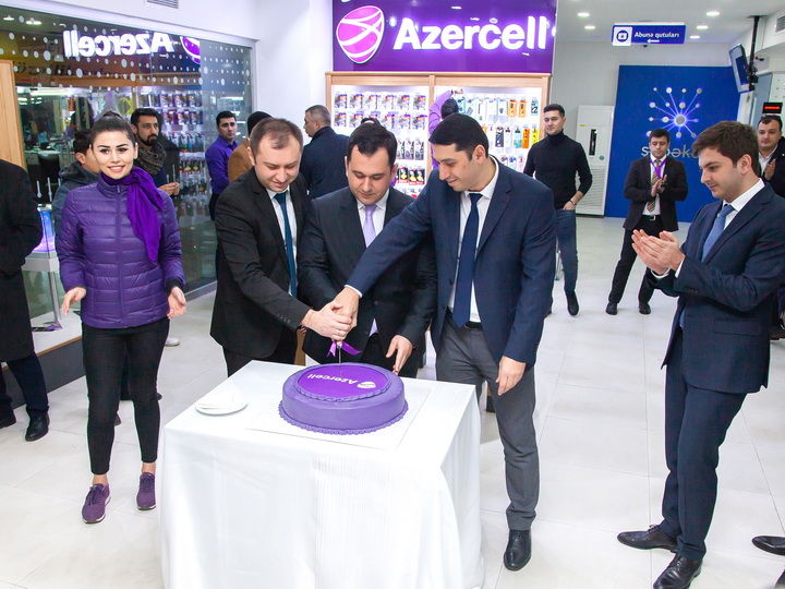 Центр обслуживания Azercell с новой концепцией теперь на Бакинском международном автовокзале