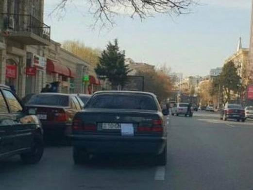 В Баку водители нашли оригинальный способ борьбы со штрафами за парковку – ФОТОФАКТ