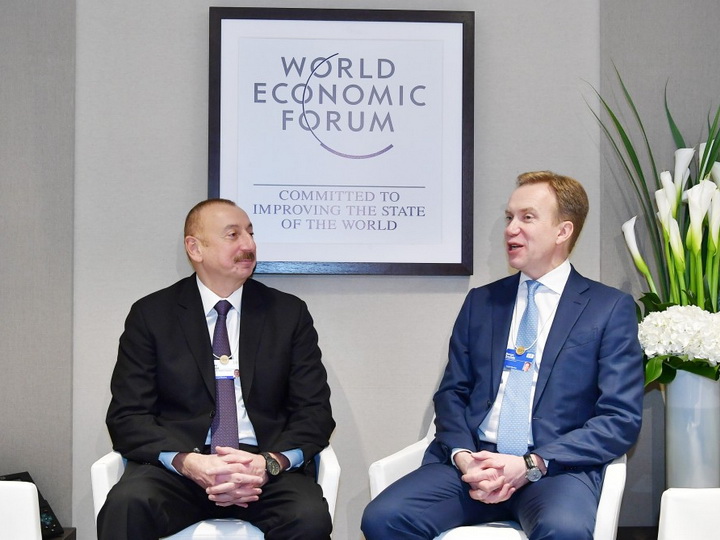Президент Ильхам Алиев встретился с президентом Всемирного экономического форума в Давосе - ФОТО