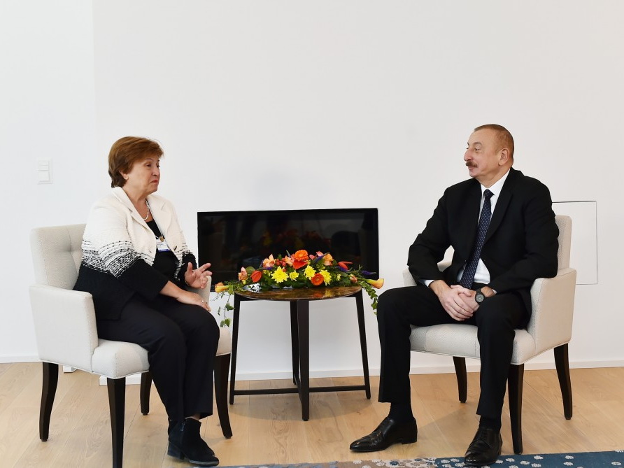 Президент Азербайджана встретился с генеральным исполнительным директором Всемирного банка - ФОТО