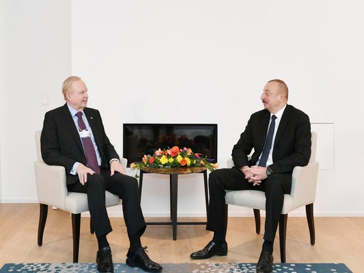  Prezident İlham Əliyev BP qrupunun baş icraçı direktoru ilə görüşüb