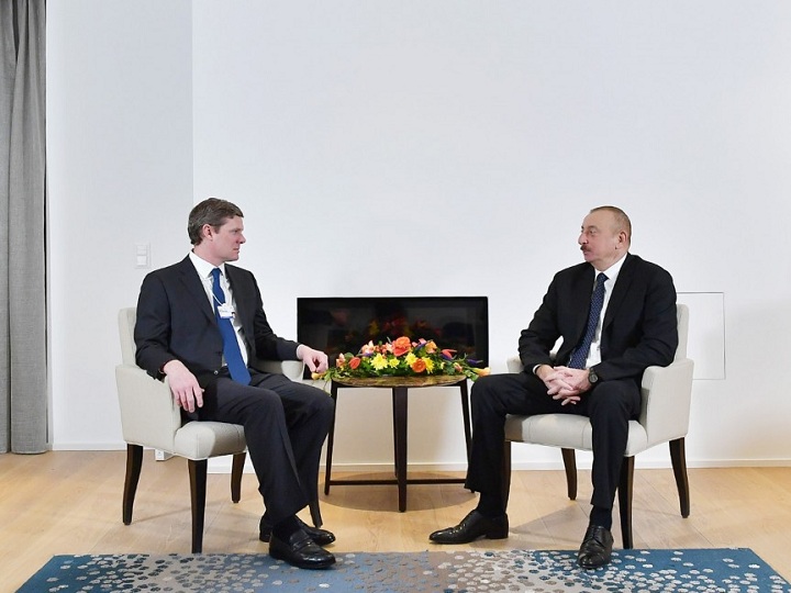 İlham Əliyev Davosda “Visa” şirkətinin prezidenti ilə görüşüb – FOTO