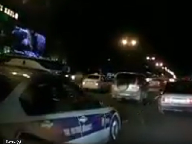 В Баку инспектор Дорожной полиции оштрафовал инспектора