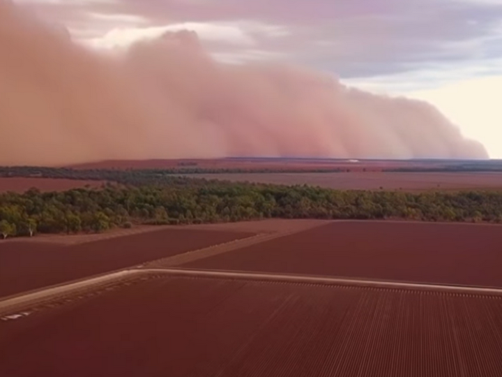 «Марсианская» песчаная буря на юге Австралии попала на видео