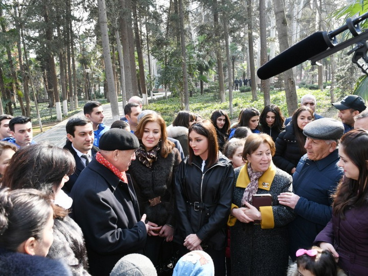 Первый вице-президент Мехрибан Алиева встретилась с жителями в «Хан багы» в Гяндже - ФОТО