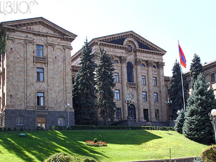 37 deputat Ermənistan hökumətinin proqramının əleyhinə səs verib