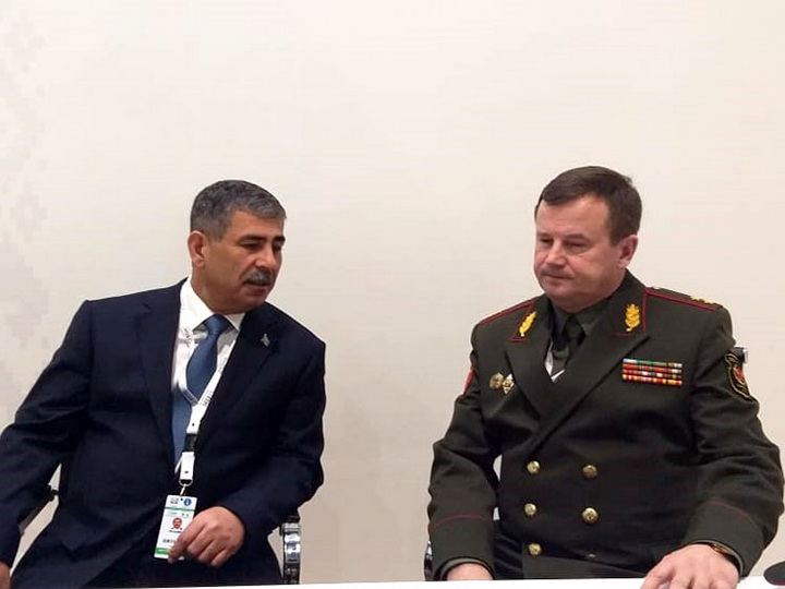 Состоялась встреча министров обороны Азербайджана и Беларуси