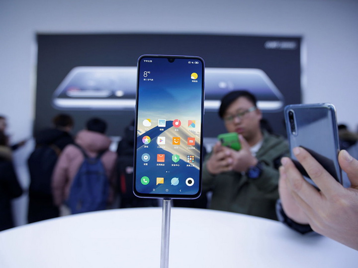 Xiaomi представила новый флагманский смартфон с тройной камерой