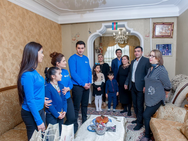 Мехрибан Алиева сделала подарок пятикласснице Захре Салманлы - ФОТО - ВИДЕО