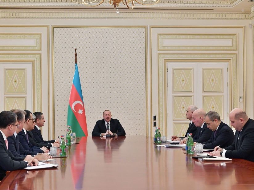 При Президенте Ильхаме Алиеве состоялось совещание, посвященное экономическим и социальным вопросам - ФОТО