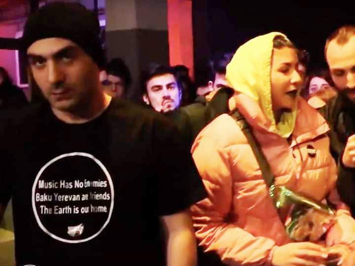 «Админ урод!»: о реакции соцсетей на ереванского диджея в футболке «Baku Yerevan are friends» - ФОТО