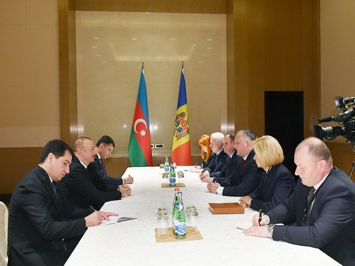Prezident İlham Əliyev İqor Dodon ilə görüşüb