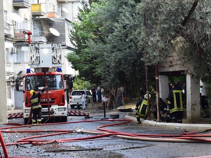 В Баку произошел пожар, погибли люди