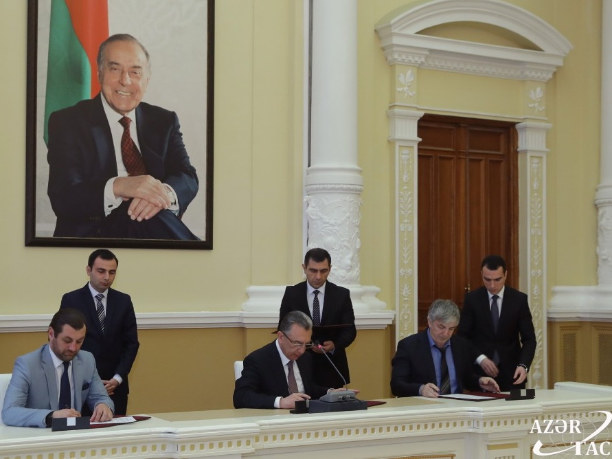 Подписан Меморандум о взаимном сотрудничестве Баку с российскими городами Дербент и Магас - ФОТО