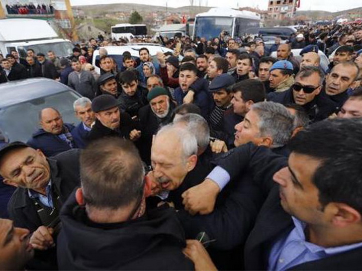 В пригороде Анкары напали на лидера турецкой оппозиции - ВИДЕО