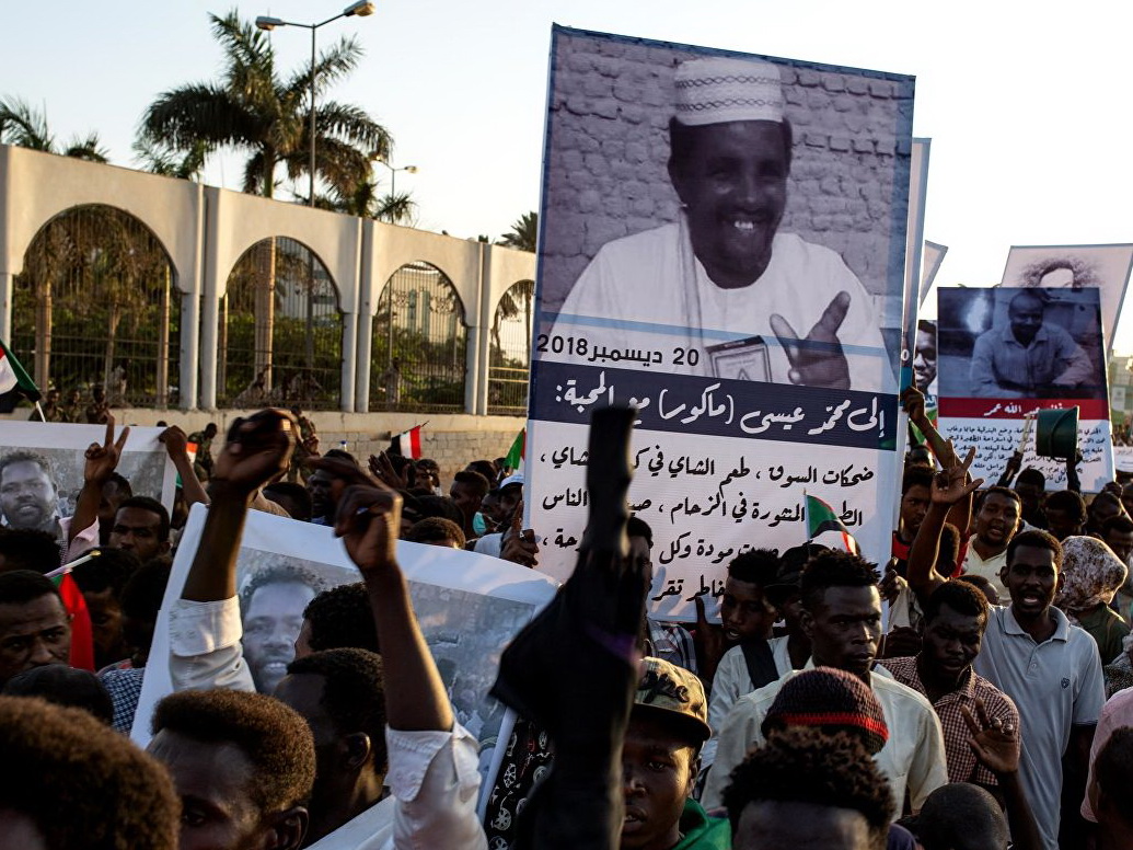 Саудовская Аравия и ОАЭ выделят Судану три миллиарда долларов