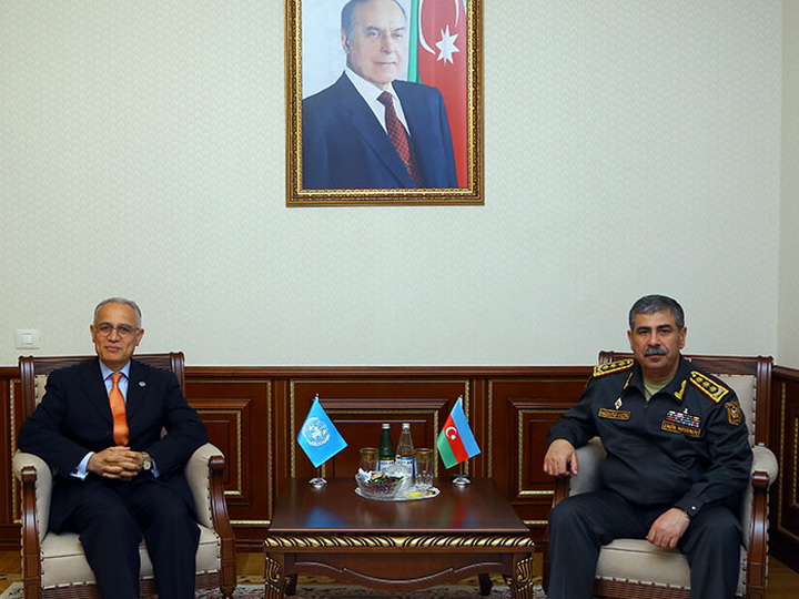 Министр обороны встретился с резидент-координатором ООН в Азербайджане