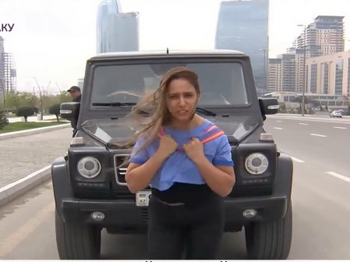 Азербайджанская фотомодель сдвинула с места двухтонный автомобиль – ВИДЕО