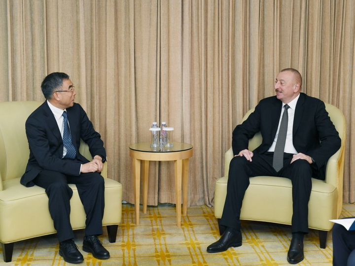 Президент Ильхам Алиев встретился с председателем компании Huawei - ФОТО