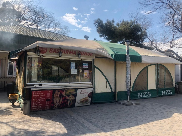 AQTA pişiyin ət yediyi restoranla bağlı qərar verdi – FOTO