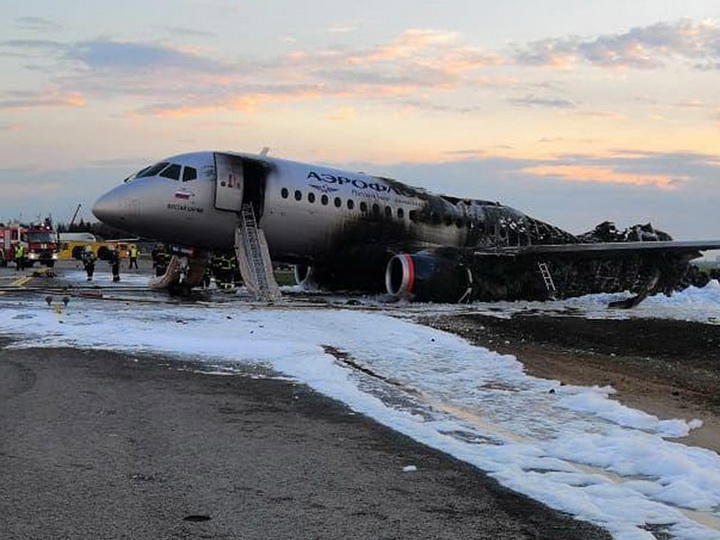 «Мы горим, падаем»: Страшные подробности аварии самолета SSJ-100 - ФОТО - ВИДЕО