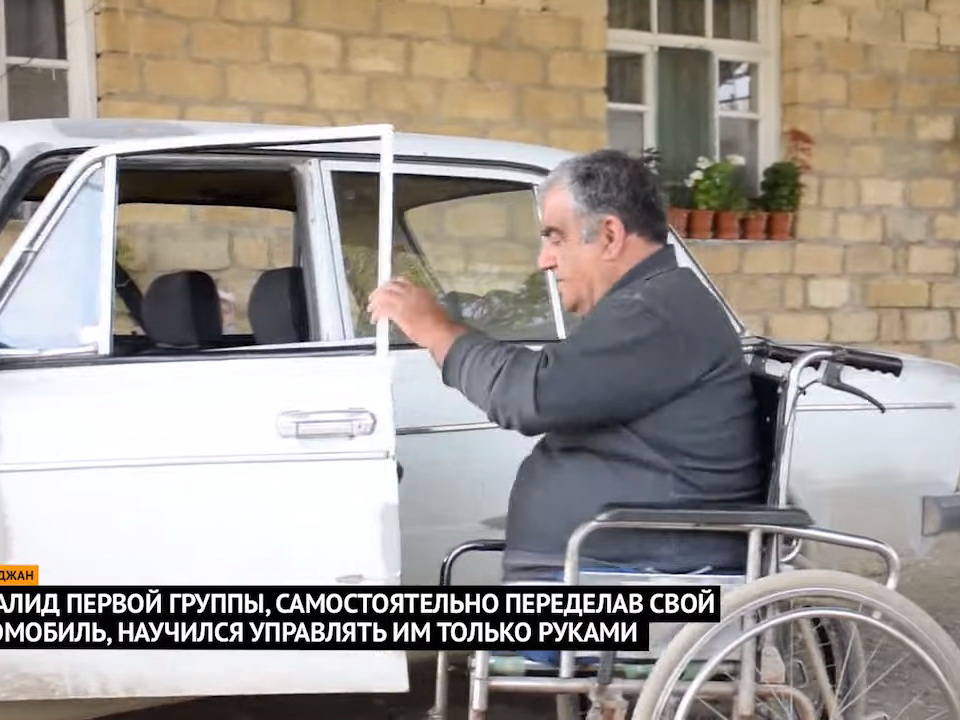 Заработать на кусок хлеба: как инвалид из Геранбоя управляет автомобилем без ног – ВИДЕО