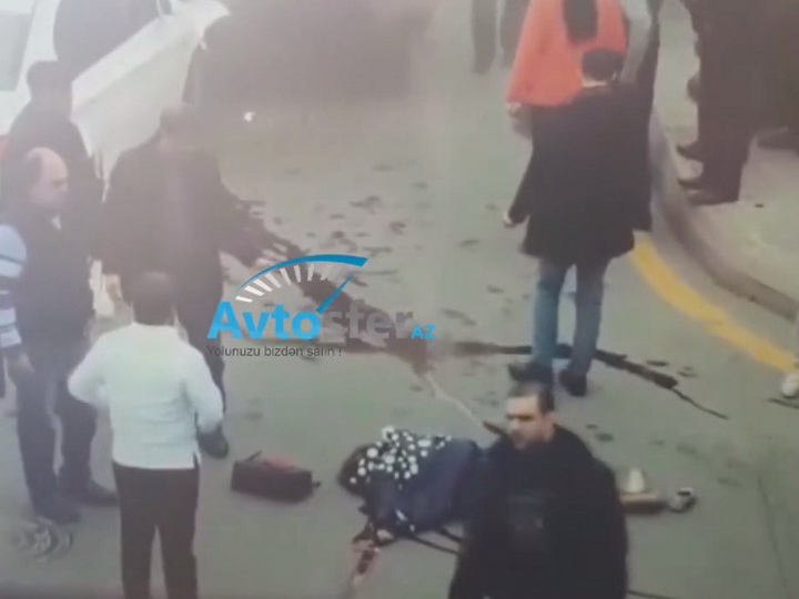 Шокирующее видео оказалось записью ДТП в центре Баку, в котором автомобиль с мертвым водителем сбил на «зебре» пешеходов - ОБНОВЛЕНО - ВИДЕО