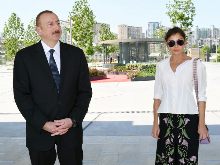 Президент Ильхам Алиев принял участие в открытии сквера и Центрального парка - ФОТО