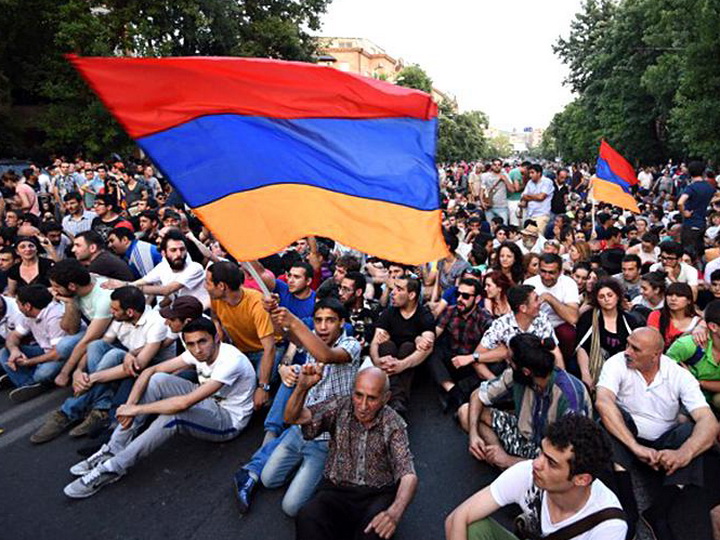 Жители Армении назвали главную проблему страны