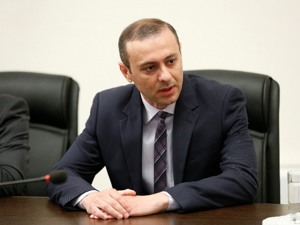 Секретарь Совбеза Армении связал политические процессы в стране с внешними силами