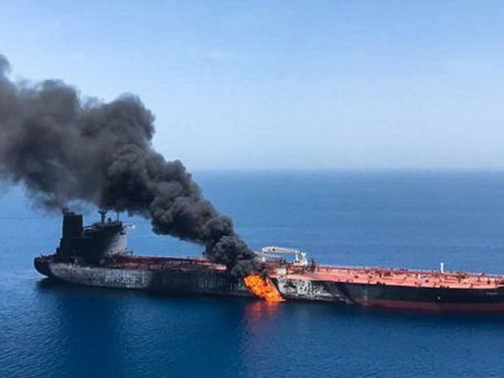 США обвинили Иран в новом нападении на танкеры в Оманском заливе – ФОТО