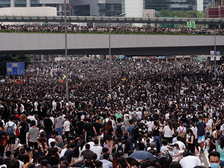 В Гонконге возобновилась многотысячная акция протеста