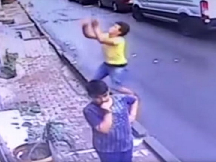 В Турции подросток поймал выпавшую из окна 2-летнюю девочку – ФОТО – ВИДЕО