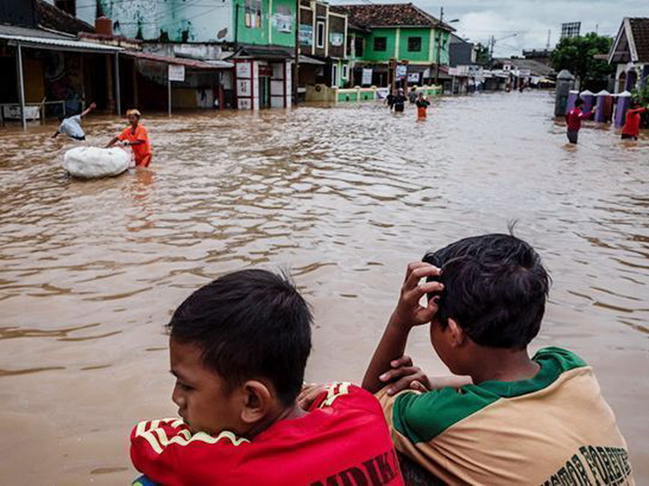 Число жертв наводнений на северо-востоке Индии превысило 60
