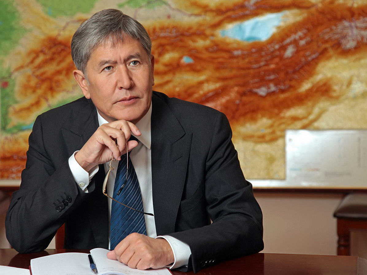 Алмазбеку Атамбаеву предъявили обвинение в убийстве
