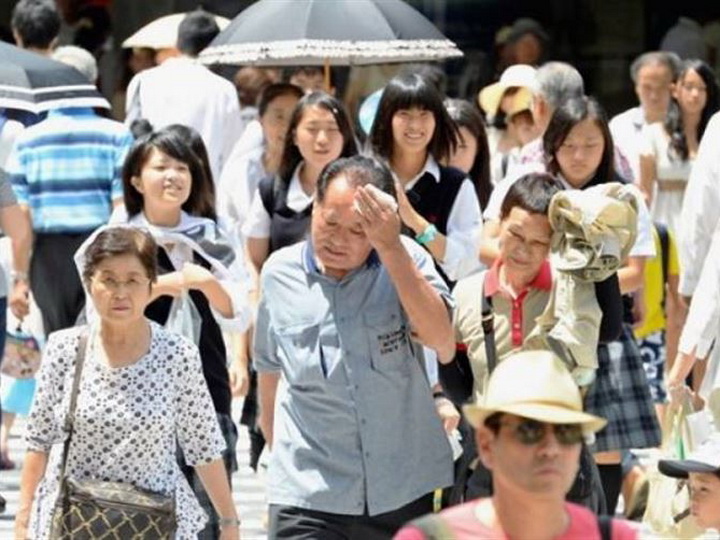 В Японии из-за жары за неделю погибли 23 человека