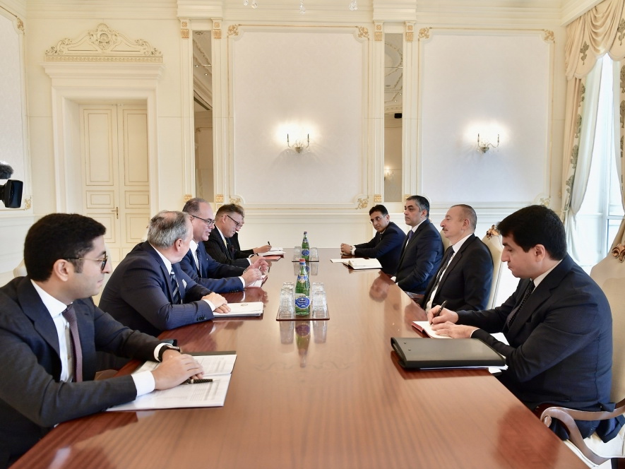 Президент Ильхам Алиев принял делегацию во главе с министром транспорта, инноваций и технологий Австрии