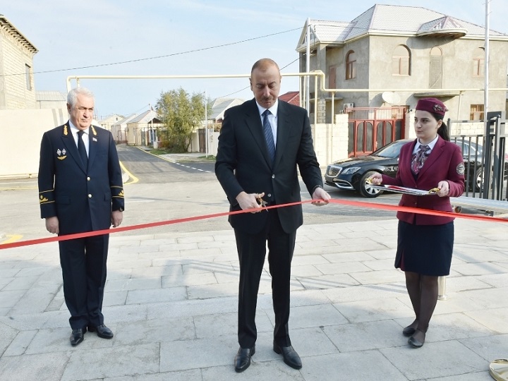 İlham Əliyev Pirşağı dəmir yolu stansiyasının açılışında iştirak edib – FOTO