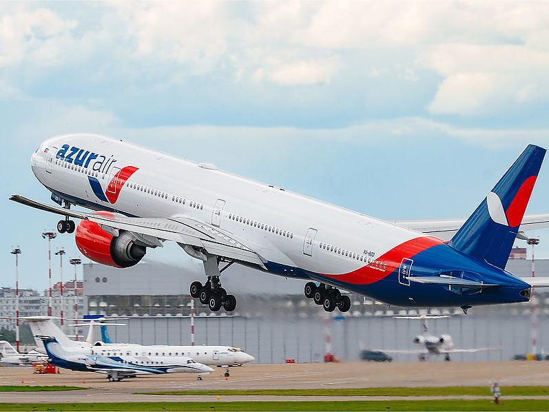 Самолёт рейса Гоа-Москва сел в Баку