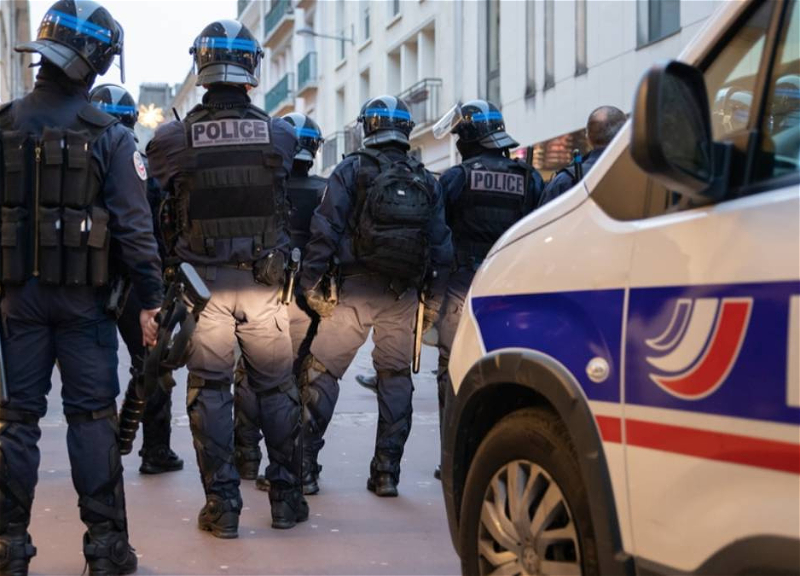 СМИ: Порядка 20 школ в Париже получили сообщения с угрозой взрыва