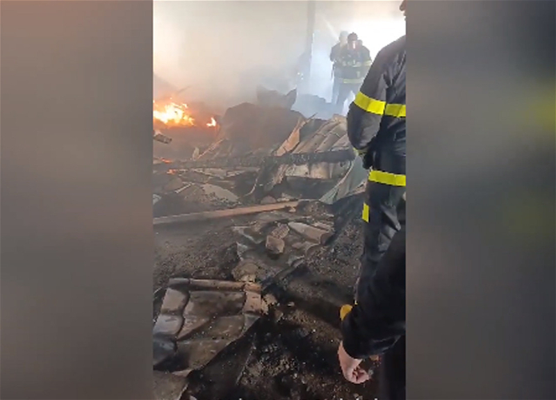 В Мингячевире произошел пожар в общежитии: жильцы эвакуированы – ВИДЕО