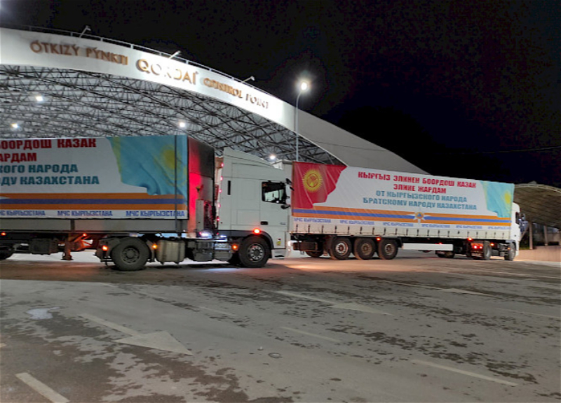 Кыргызстан направил Казахстану 300 тонн гуманитарной помощи - ВИДЕО