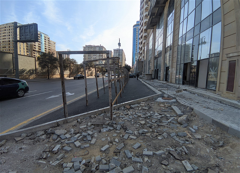 Потерянные тротуары: На улице Афияддина Джалилова пешеходную зону превратили в парковку – ФОТО - ВИДЕО